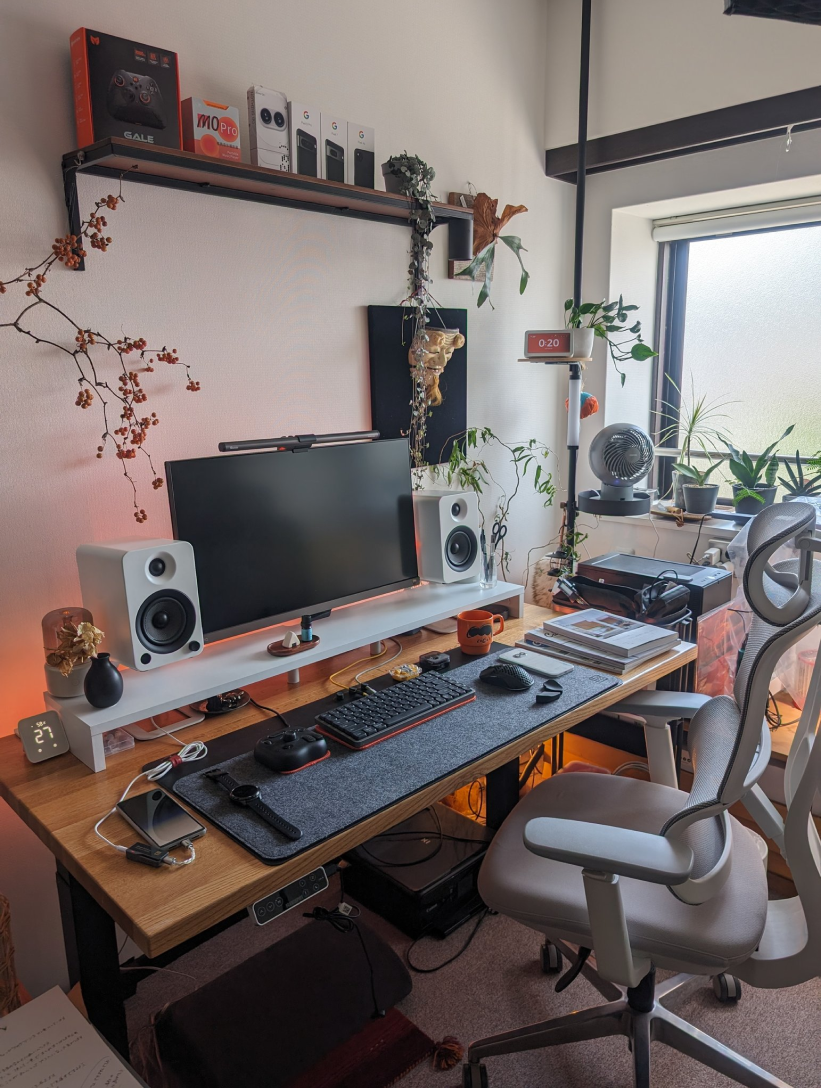 Desk setup by okinalog